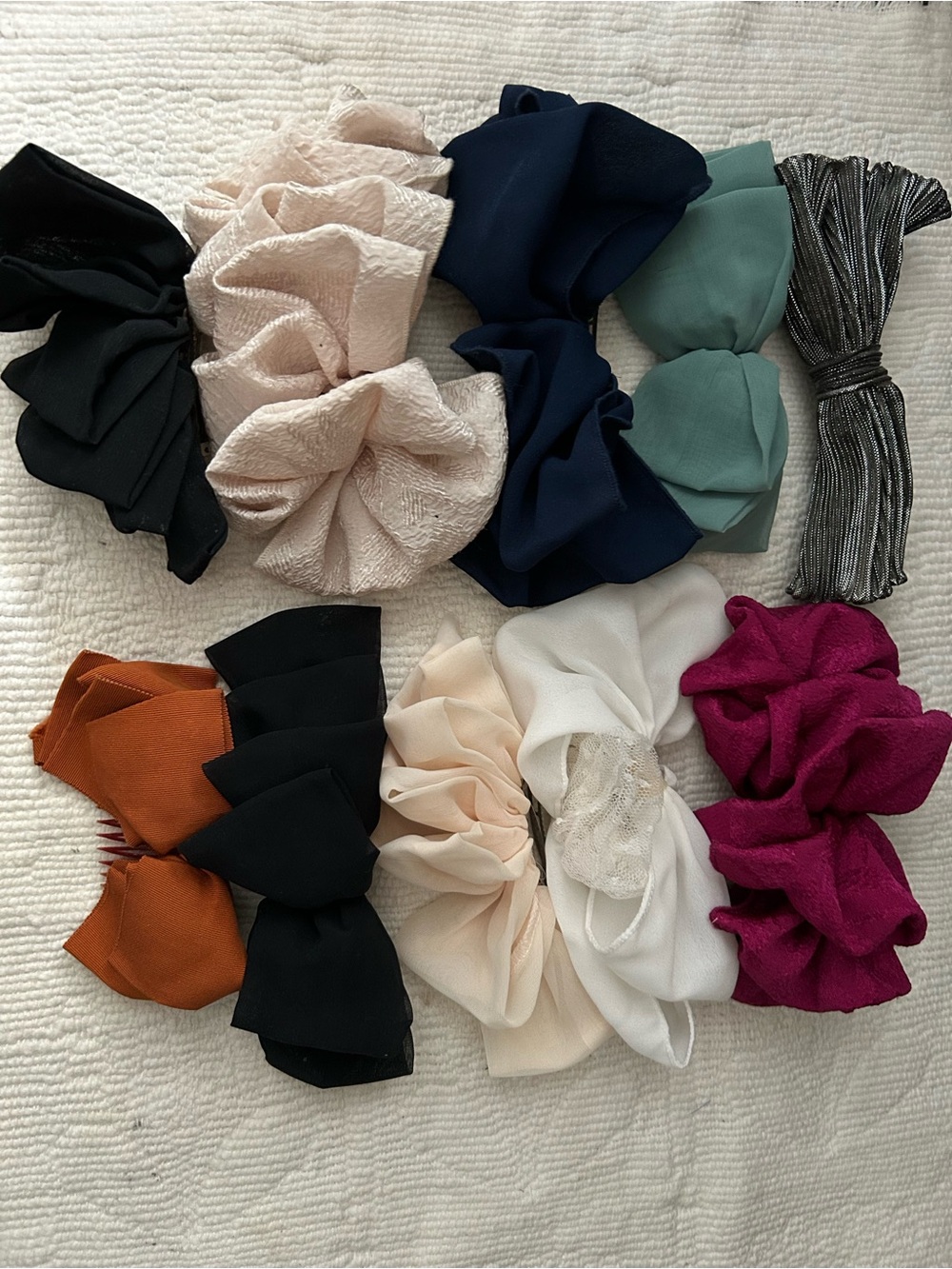 10 Assorted Women's Hair Clips Set - Multicolors. 9 snap clip, 1 comb back.